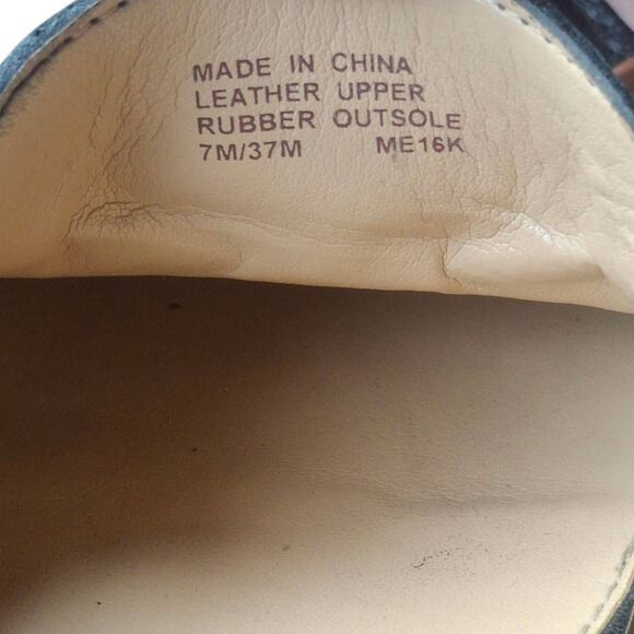 Michael Kors Sutton Loafers Black Leather Bow Slip-On Gold Hardware Size 7 EUC - Picture 5 of 8